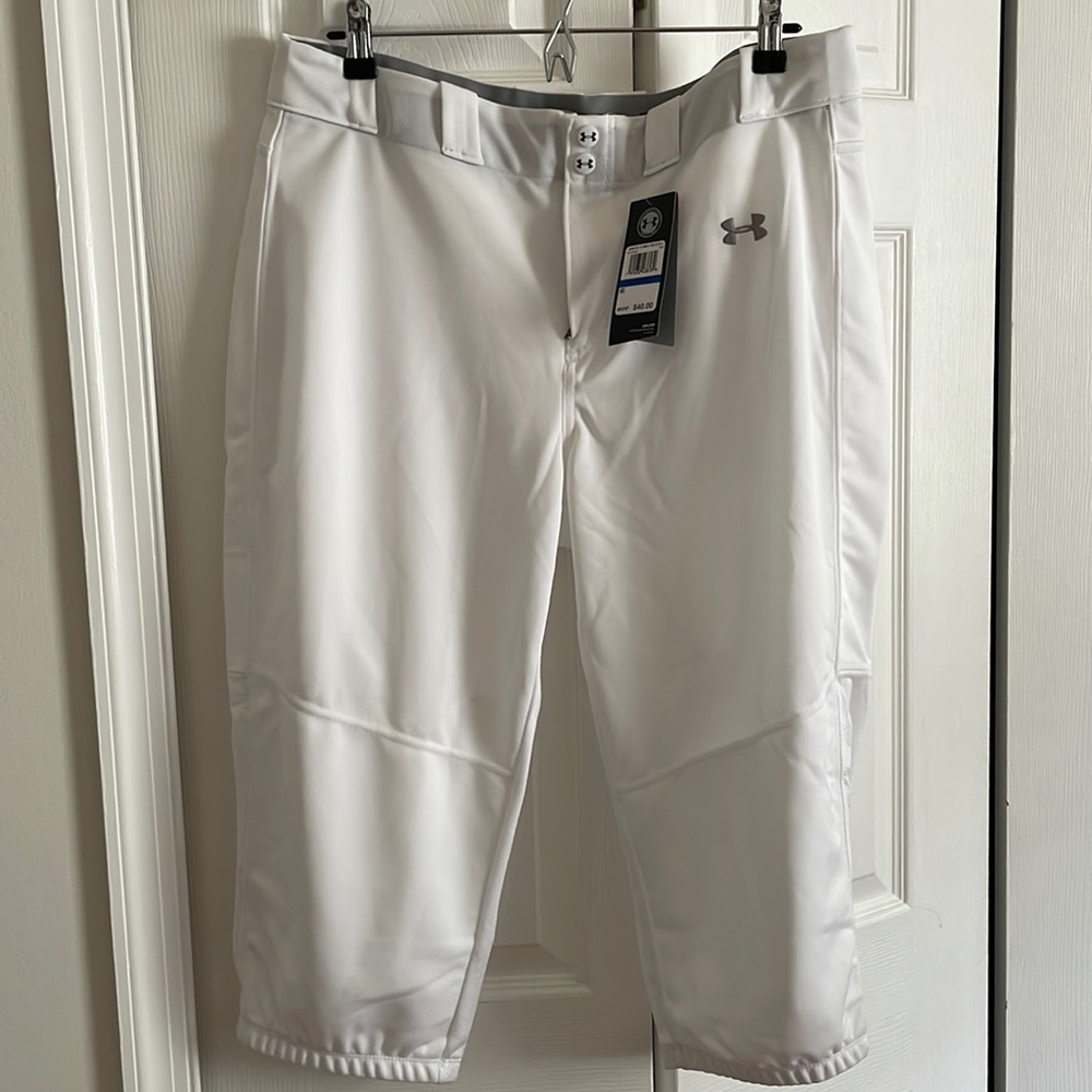 Under Armour Women's Softball Cropped pants.